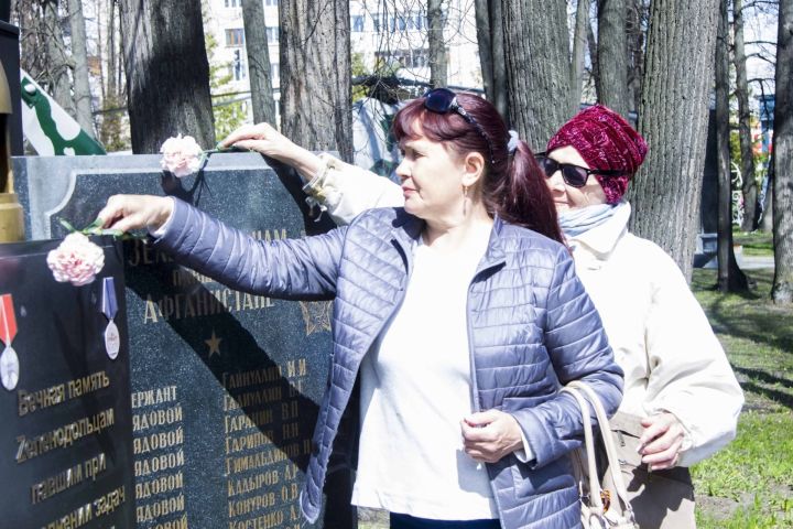 В Парке Победы установили памятную доску зеленодольцам, погибшим в ходе СВО на Украине