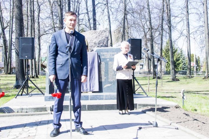 В Парке Победы установили памятную доску зеленодольцам, погибшим в ходе СВО на Украине