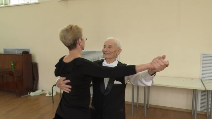 Виктор Васильев в 89 лет занимается бальными танцами