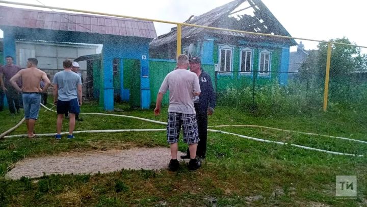 В Татарстане 12-летний мальчик спас из горящего дома трёх младших сестер