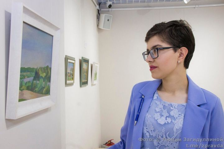 От неба до земли. В Зеленодольской художественной галерее открылась выставка челнинского художника Хамзы Шарипова