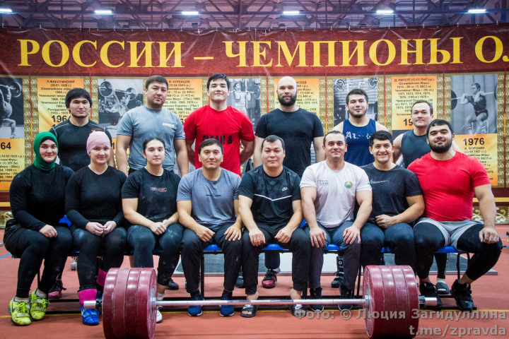 Узбекская сборная по тяжелой атлетике выбрала в СК «Маяк» перед соревнованиями в Турции