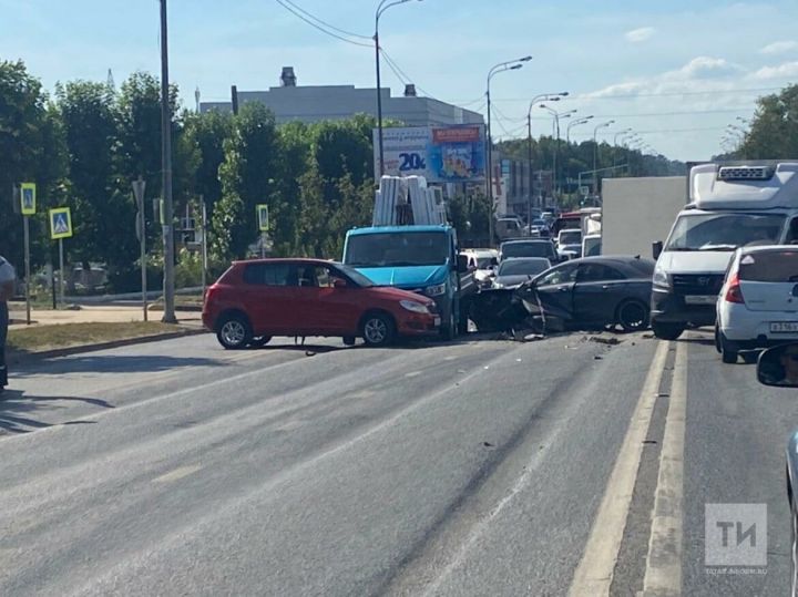 ДТП на Горьковском шоссе полностью перекрыло въезд в Казань