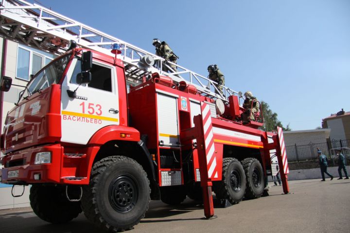 Зеленодольские пожарные провели пожарно-тактические учения в Васильевской кадетской школе-интернате