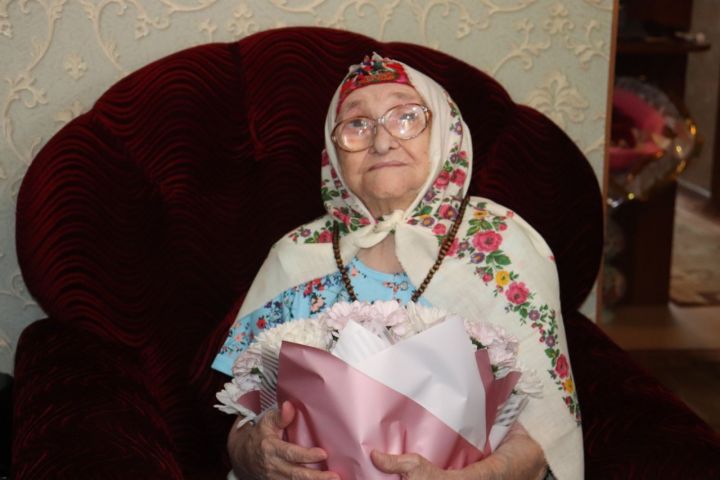 Жительнице Зеленодольска Амине Гильмановой исполнилось 106 лет