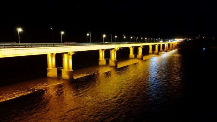 В Татарстане на мосту через Волгу на трассе М7 появилась архитектурная подсветка