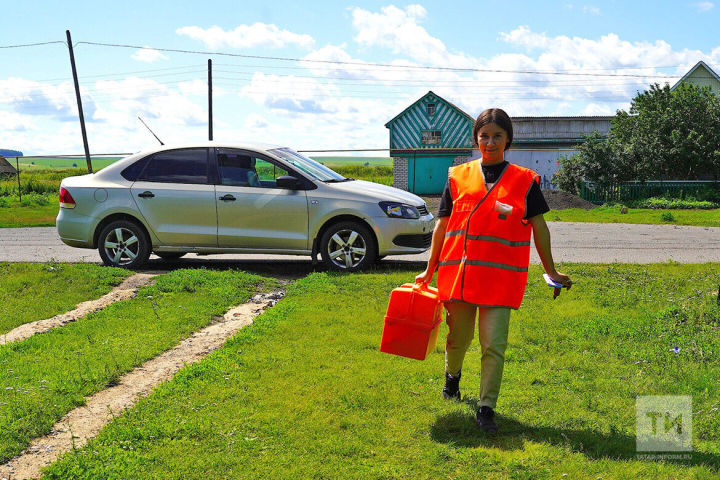 Файруза Салахиева купила машину, чтобы ездить на вызовы по деревням