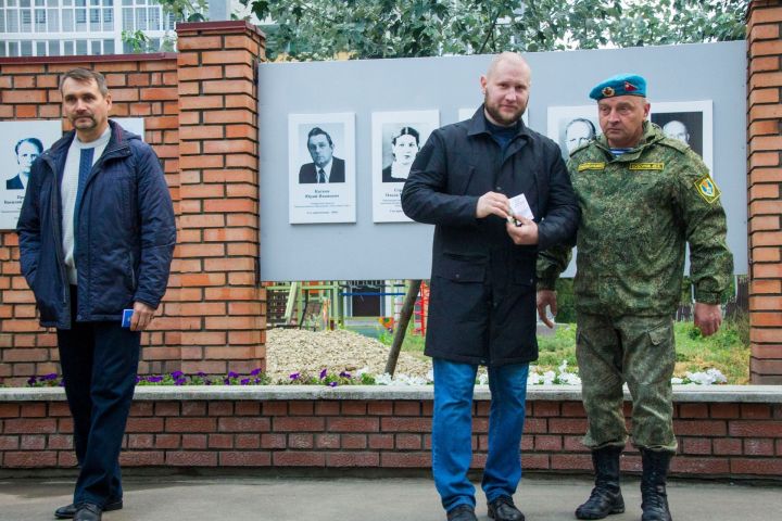 Традиционно на День города в Зеленодольске чествовали жителей и обновили Доску почёта