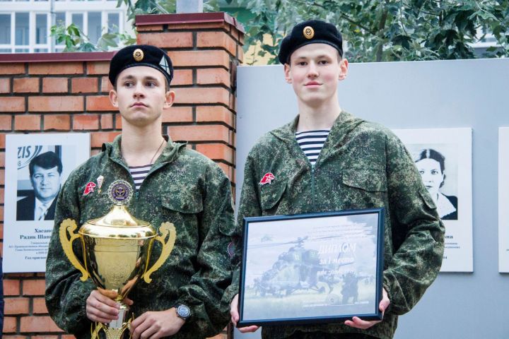 Традиционно на День города в Зеленодольске чествовали жителей и обновили Доску почёта