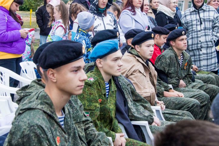 Традиционно на День города в Зеленодольске чествовали жителей и обновили Доску почёта