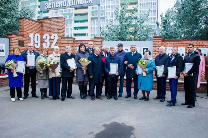 Традиционно на День города в Зеленодольске чествовали жителей и обновили Доску почёта