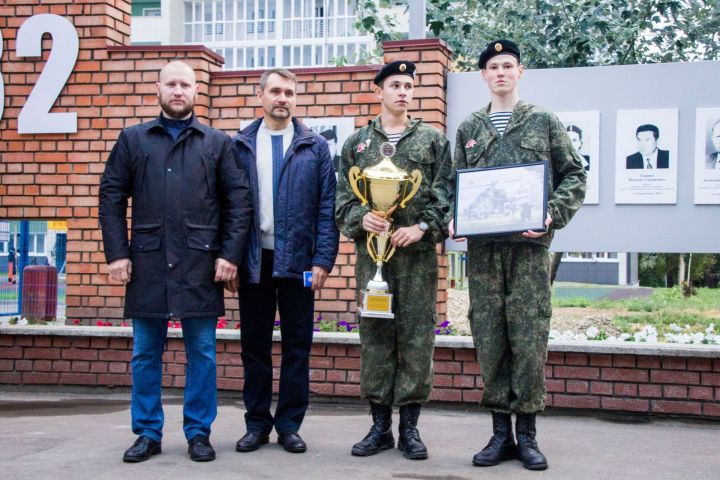 Традиционно на День города в Зеленодольске чествовали жителей и обновили Доску почёта