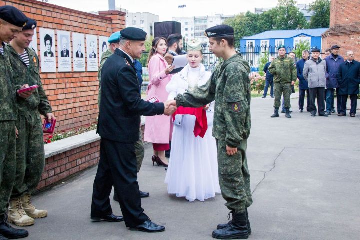 Традиционно на День города в Зеленодольске чествовали жителей и обновили Доску почёта