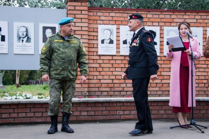 Традиционно на День города в Зеленодольске чествовали жителей и обновили Доску почёта