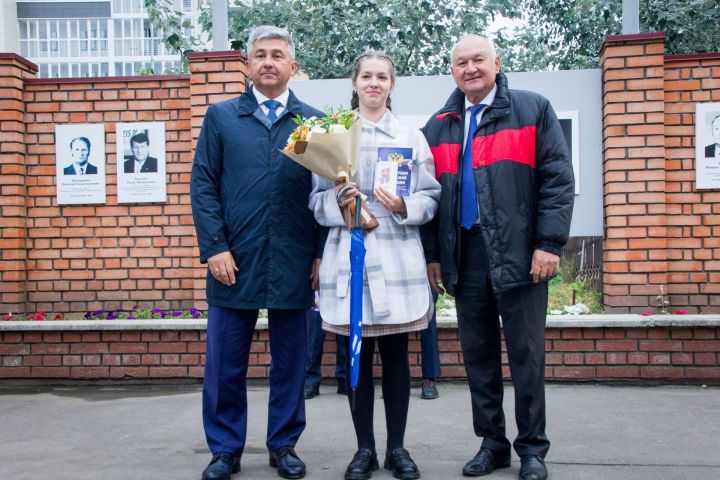 Традиционно на День города в Зеленодольске чествовали жителей и обновили Доску почёта