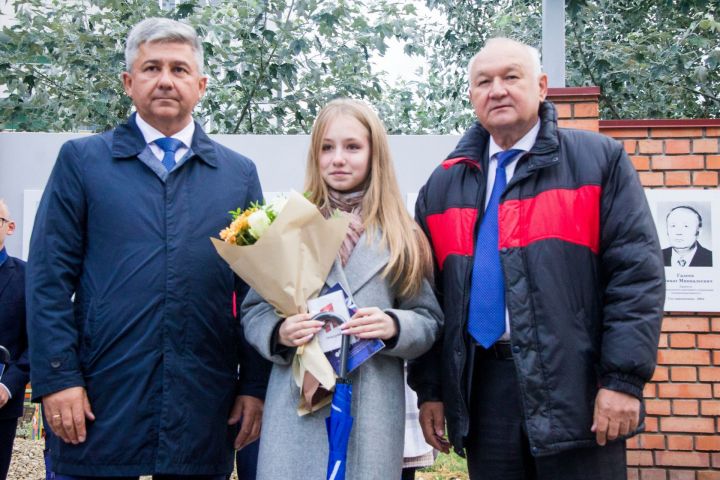 Традиционно на День города в Зеленодольске чествовали жителей и обновили Доску почёта