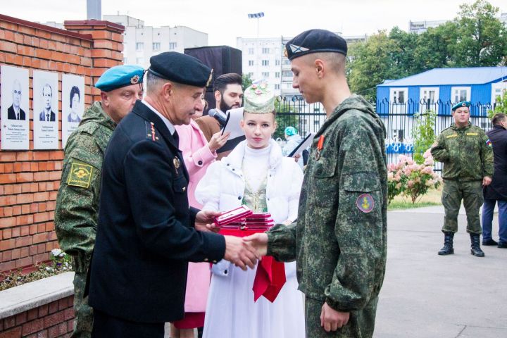 Традиционно на День города в Зеленодольске чествовали жителей и обновили Доску почёта