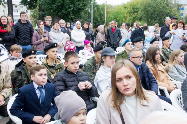 Традиционно на День города в Зеленодольске чествовали жителей и обновили Доску почёта