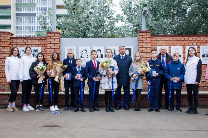 Традиционно на День города в Зеленодольске чествовали жителей и обновили Доску почёта