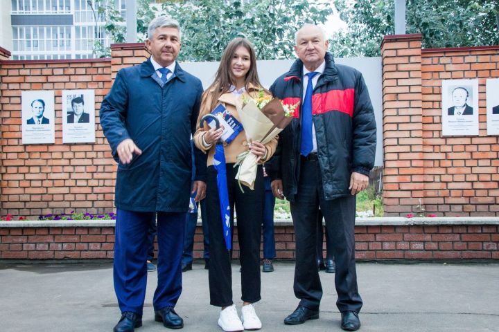 Традиционно на День города в Зеленодольске чествовали жителей и обновили Доску почёта