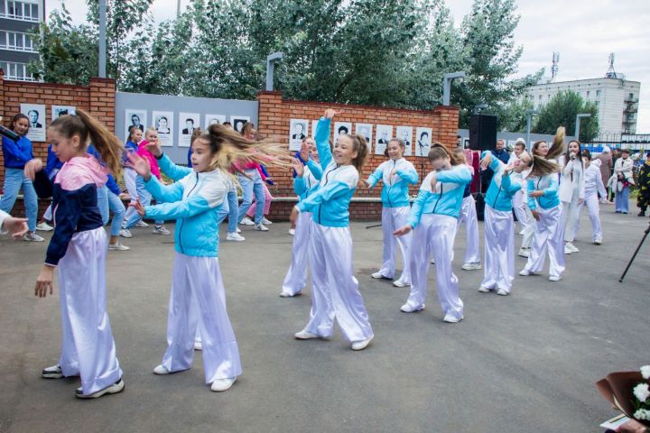 Традиционно на День города в Зеленодольске чествовали жителей и обновили Доску почёта