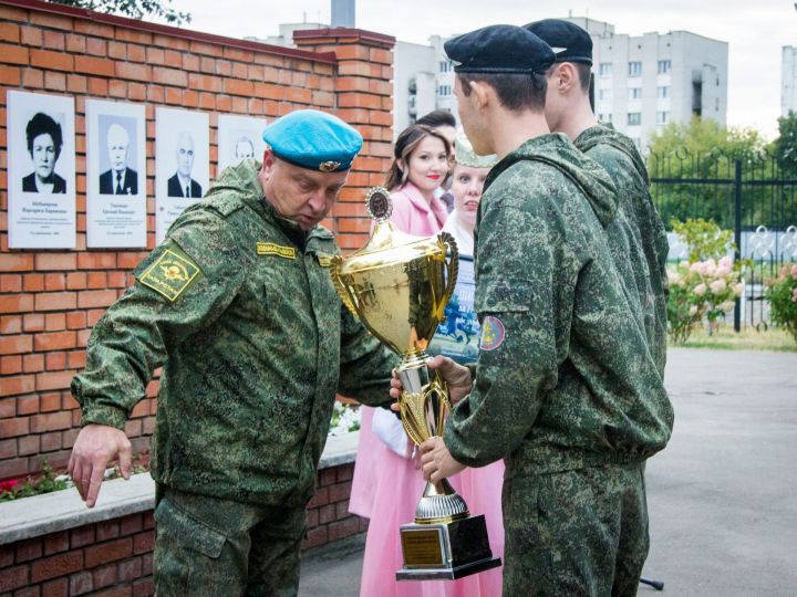 Традиционно на День города в Зеленодольске чествовали жителей и обновили Доску почёта