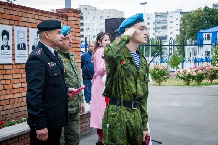 Традиционно на День города в Зеленодольске чествовали жителей и обновили Доску почёта