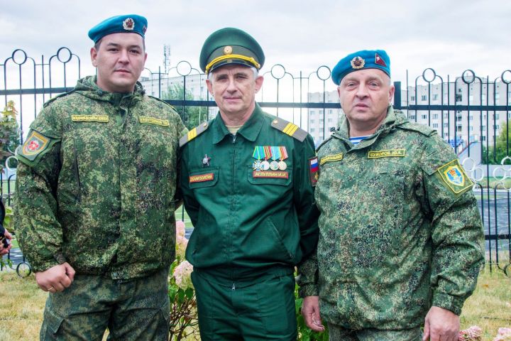 Традиционно на День города в Зеленодольске чествовали жителей и обновили Доску почёта