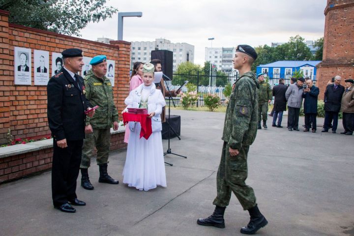 Традиционно на День города в Зеленодольске чествовали жителей и обновили Доску почёта