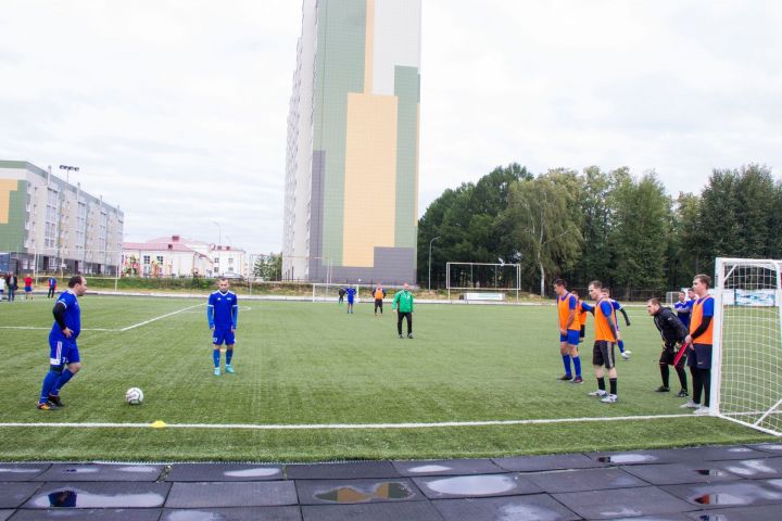 Фоторепортаж с традиционного турнира по футболу, посвящённый Дню города