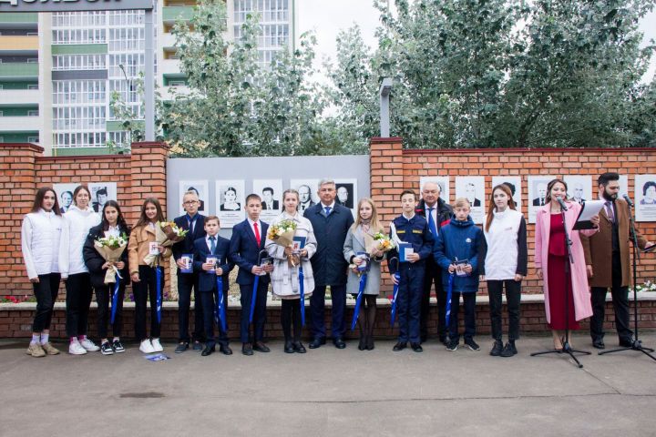 Традиционно на День города в Зеленодольске чествовали жителей и обновили Доску почёта