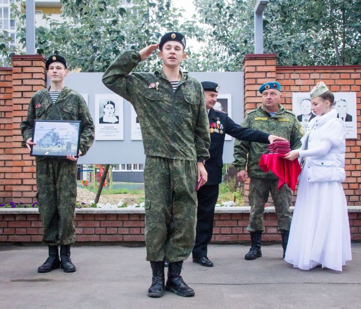 Традиционно на День города в Зеленодольске чествовали жителей и обновили Доску почёта