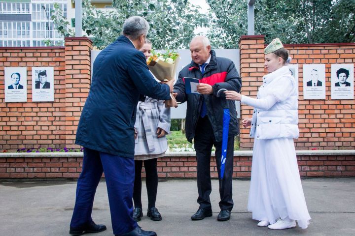 Традиционно на День города в Зеленодольске чествовали жителей и обновили Доску почёта