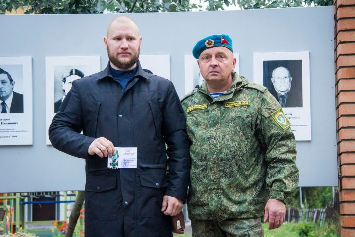 Традиционно на День города в Зеленодольске чествовали жителей и обновили Доску почёта