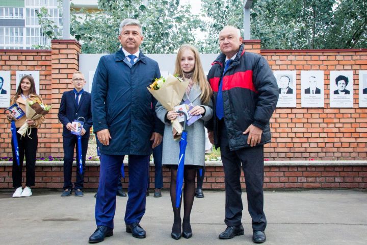 Традиционно на День города в Зеленодольске чествовали жителей и обновили Доску почёта