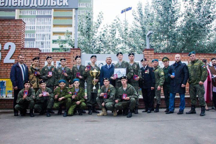 Традиционно на День города в Зеленодольске чествовали жителей и обновили Доску почёта