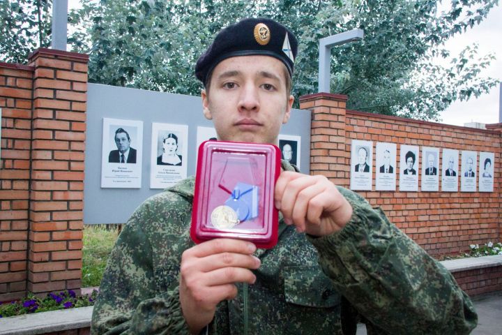 Традиционно на День города в Зеленодольске чествовали жителей и обновили Доску почёта