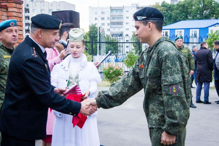 Традиционно на День города в Зеленодольске чествовали жителей и обновили Доску почёта