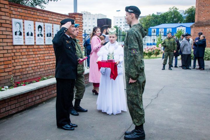 Традиционно на День города в Зеленодольске чествовали жителей и обновили Доску почёта