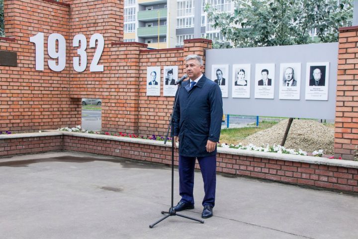 Традиционно на День города в Зеленодольске чествовали жителей и обновили Доску почёта