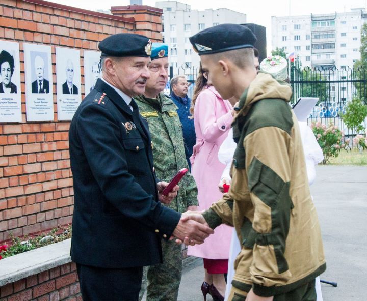 Традиционно на День города в Зеленодольске чествовали жителей и обновили Доску почёта