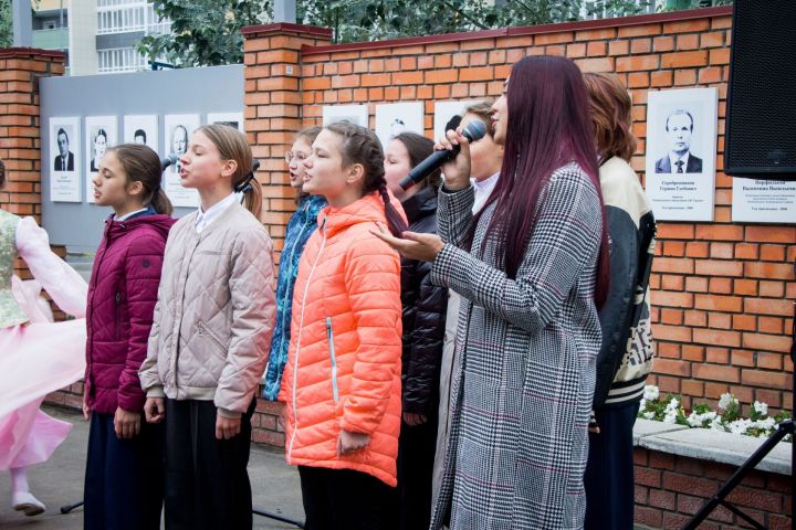 Традиционно на День города в Зеленодольске чествовали жителей и обновили Доску почёта