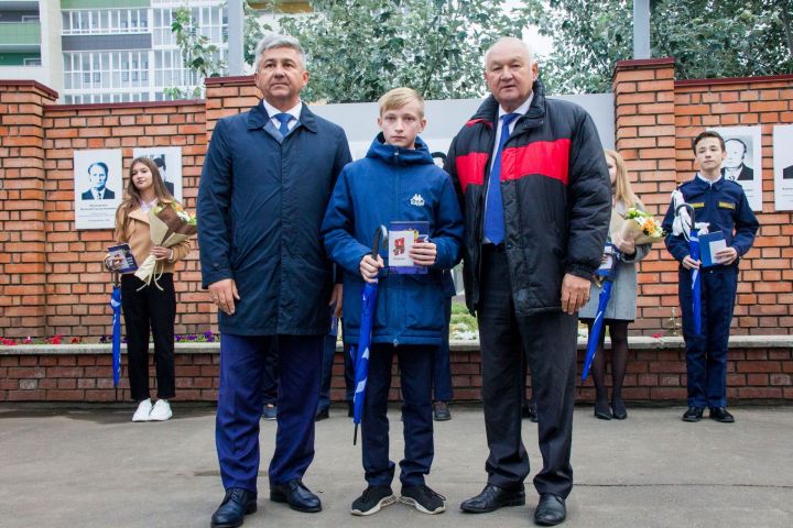 Традиционно на День города в Зеленодольске чествовали жителей и обновили Доску почёта