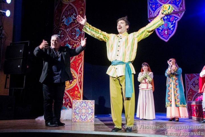 Спектакль «Аршин мал алан» с участием Владимира Шнитко показали в Зеленодольске