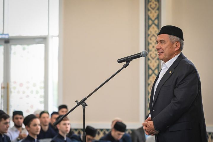 Рустам Минниханов открыл мечеть «Рауза» на улице Сеченова в Казани