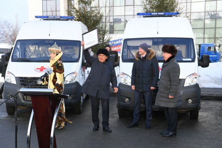 Зеленодольская ЦРБ получила два новых автомобиля скорой медицинской помощи