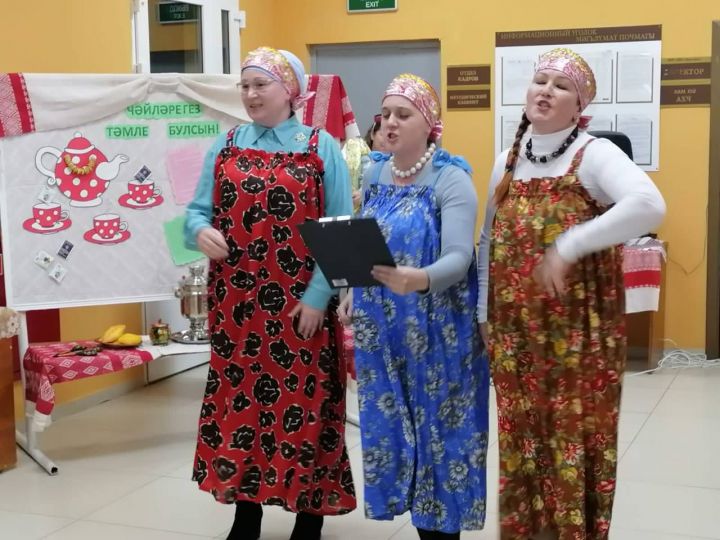 «Чайную церемонию татар» провели работники Нурлатского  Дома культуры для сельских ветеранов