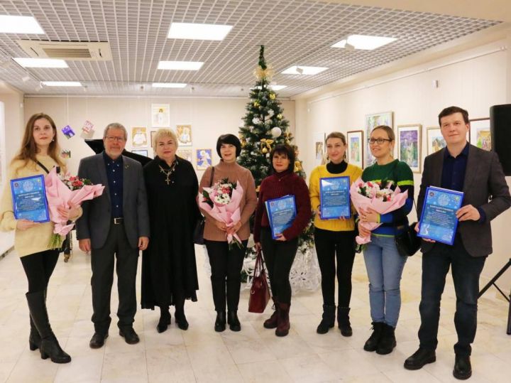 Художественная Галерея 8 января представила выставки «Рождественское чудо» и «Колокола России»