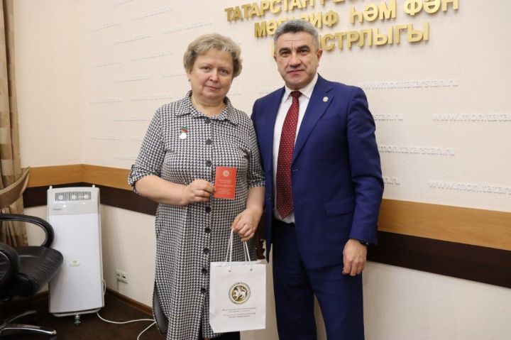 Начальник Управления образования Зеленодольского района удостоена знаком отличия «Почетный наставник»