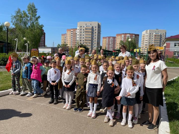 Воспитанники детского сада «Созвездие-Йолдызлык» исполнили песню «День Победы»